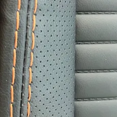 روکش صندلی جلوه طرح vip مناسب پژو ۲۰۶ چرم مشکی تیکه مارون